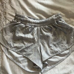 Lululemon white and grey patterned Hotty Hot Shorts